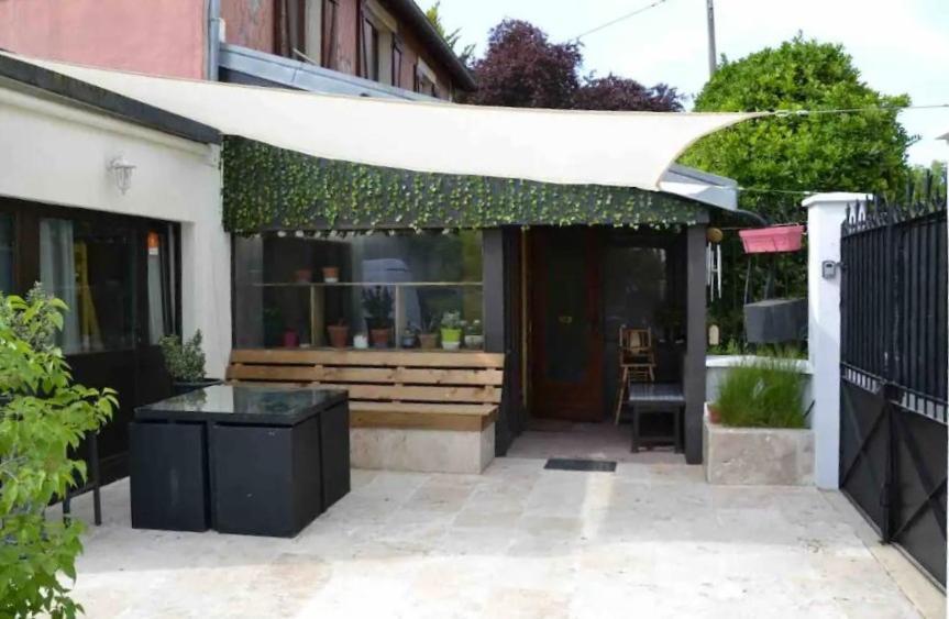 Leleka Hostel Esbly Exteriér fotografie
